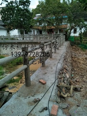 【施工效果圖】河道堤壩池塘水庫新農(nóng)村建設(shè)中易于使用的仿木護(hù)欄