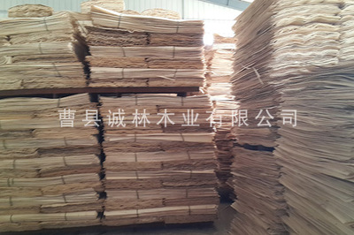 廠家直銷生產(chǎn)楊木皮,木皮,楊木單板圖片_高清圖_細(xì)節(jié)圖-曹縣誠林木業(yè) -
