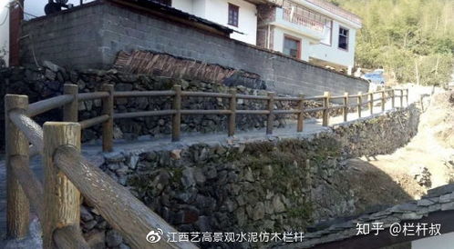 水泥制作仿樹皮欄桿廠家怎么做 仿樹木仿樹皮欄桿圖片有哪些